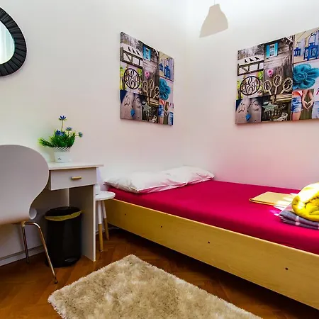 Crazy House Hostal