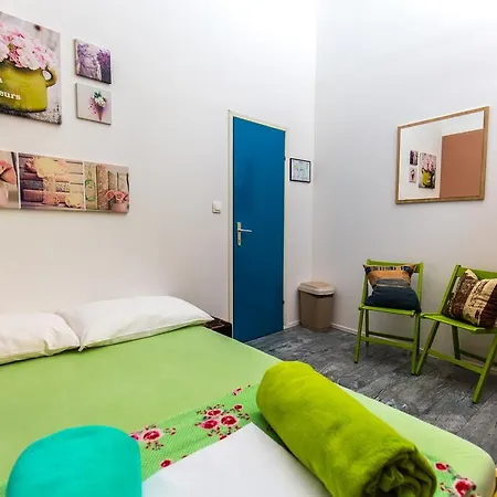 Auberge de jeunesse Crazy House Pula