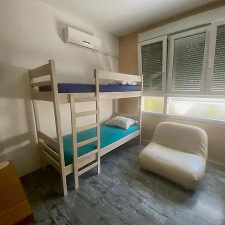 Crazy House Hostel Πούλα