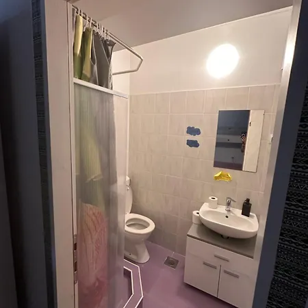 Crazy House אכסניה *