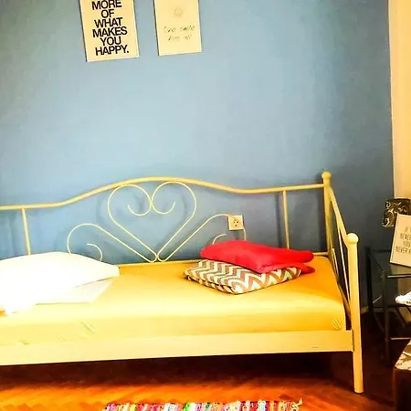 Hostel Crazy House *
