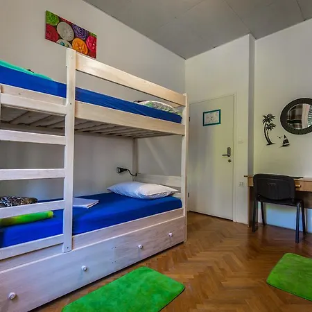 Hostel Crazy House *