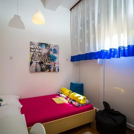 Hostel Crazy House *