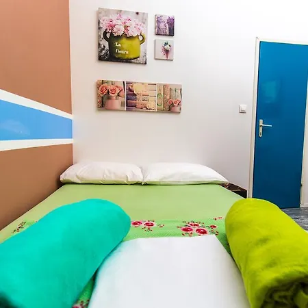 Hostel Crazy House *