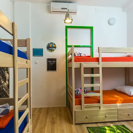 Hostel Crazy House *