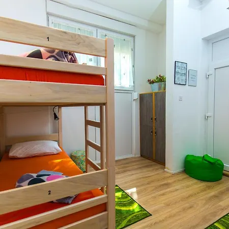 Crazy House Hostel *