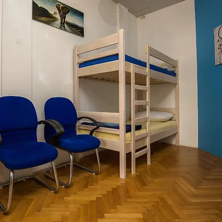 Crazy House Hostel *