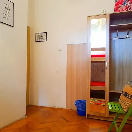 Crazy House Hostel *