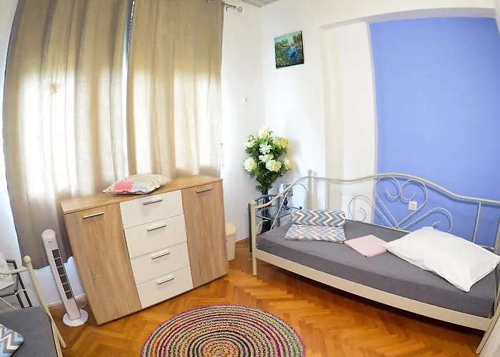 Hostel Sol Garden - With A Soul Pula