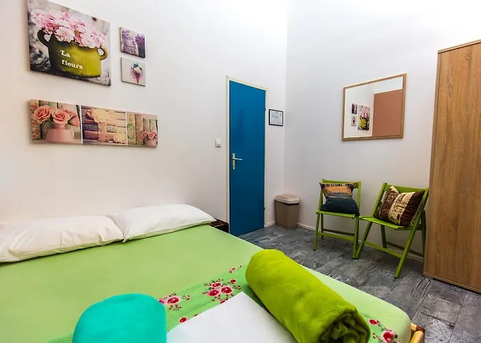 Hostel Sol Garden - With A Soul Pula